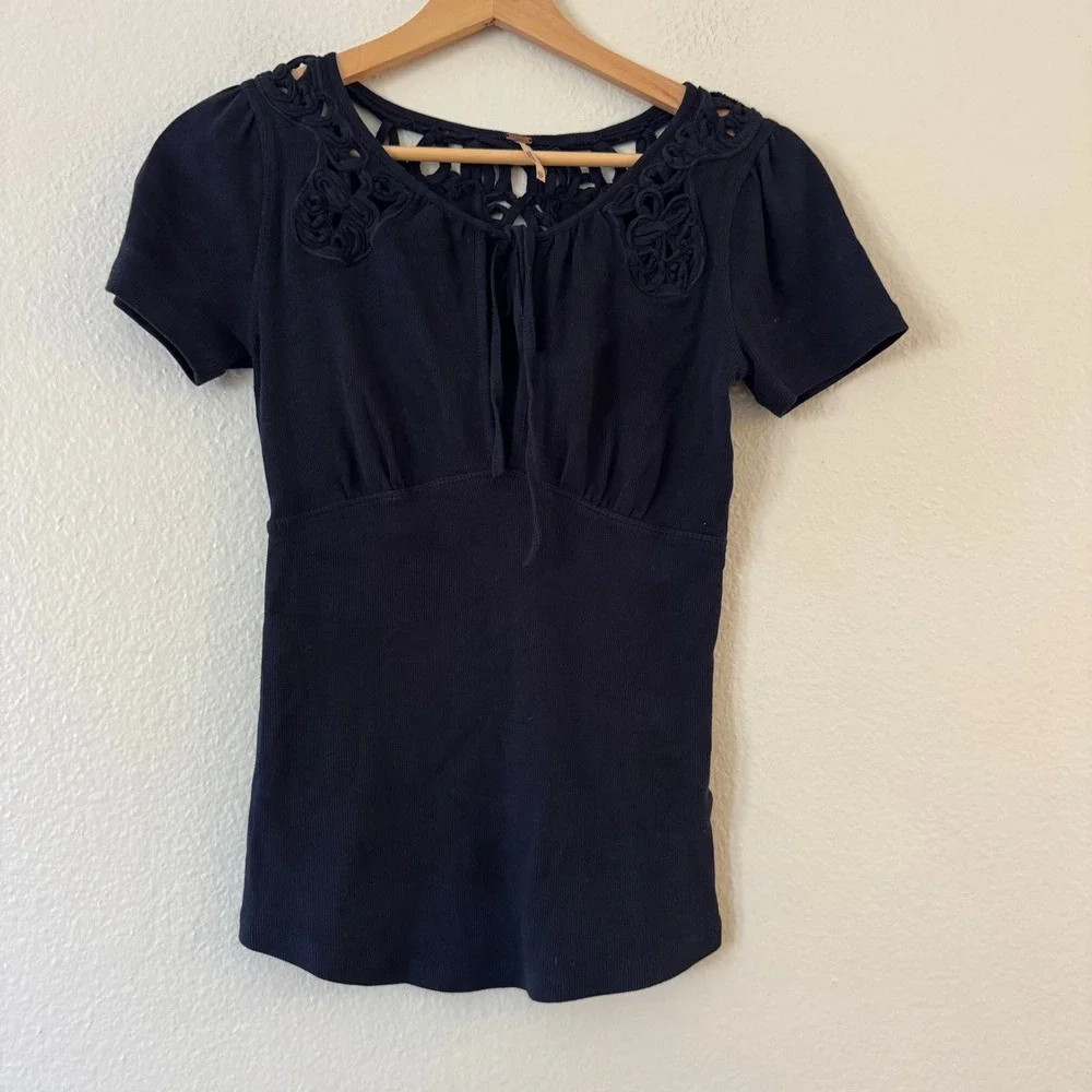 Free People Crochet Lace Neckline Ribbed Tie Front Top XS Navy Blue Excellent